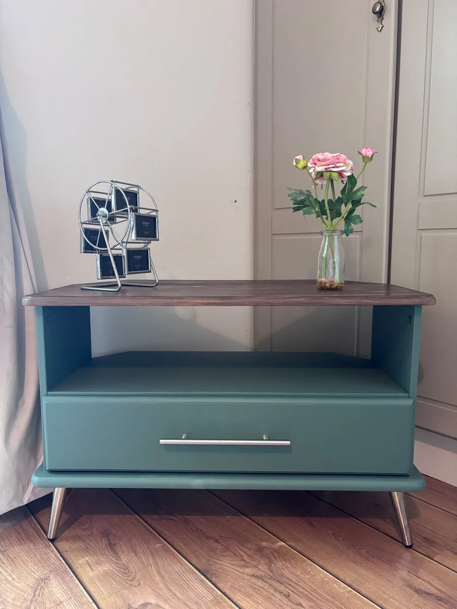 Modern TV Stand Contemporary Design - Image 1