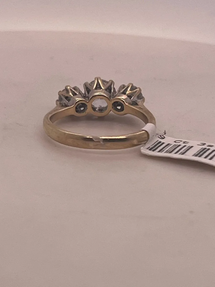 9k gold 3 stone cz ring - Image 4