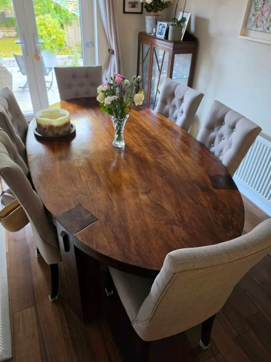 Dining table and chairs - Image 1