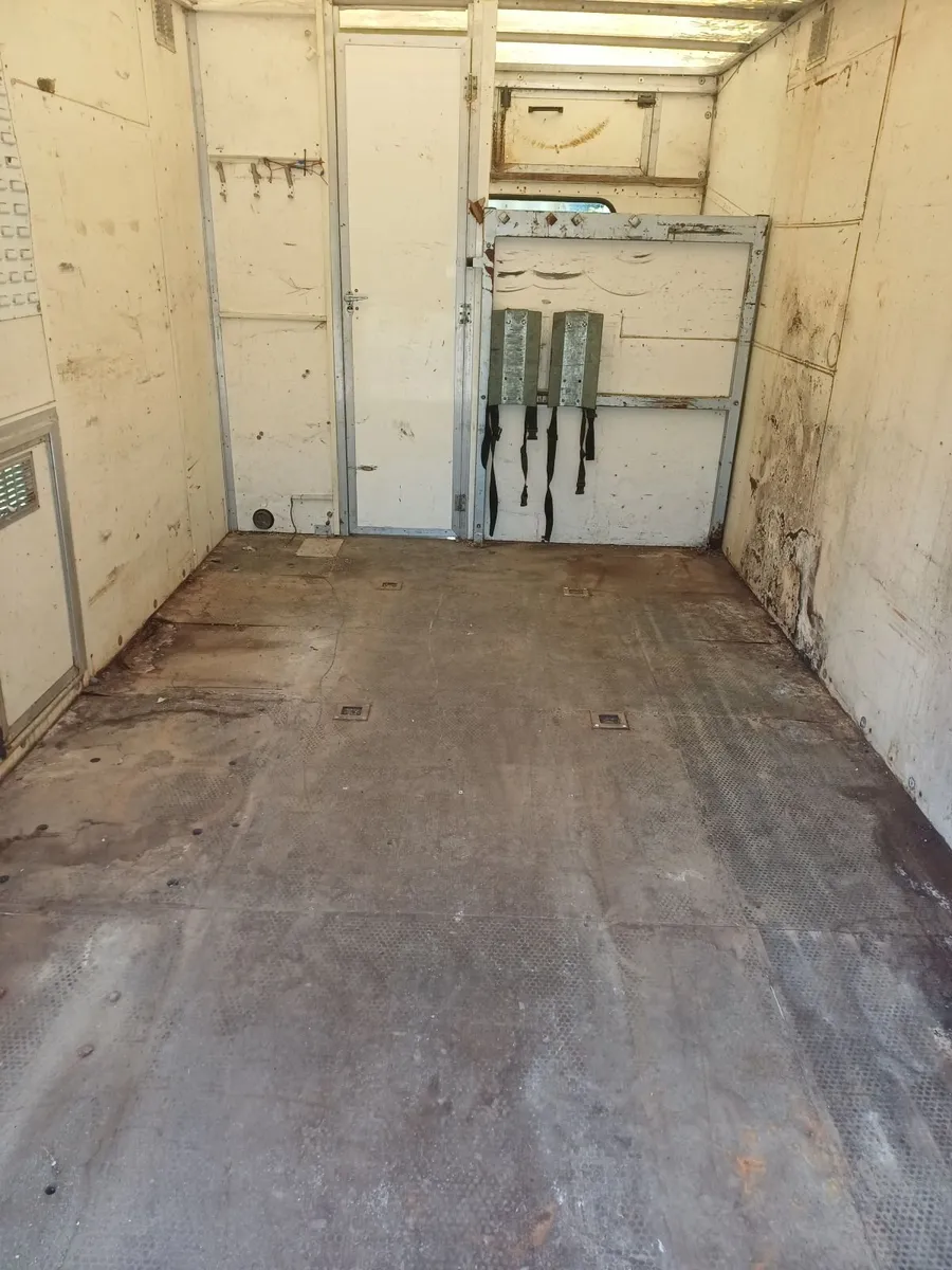 Insulated Container 18ft x 8ft x 8ft - Image 4