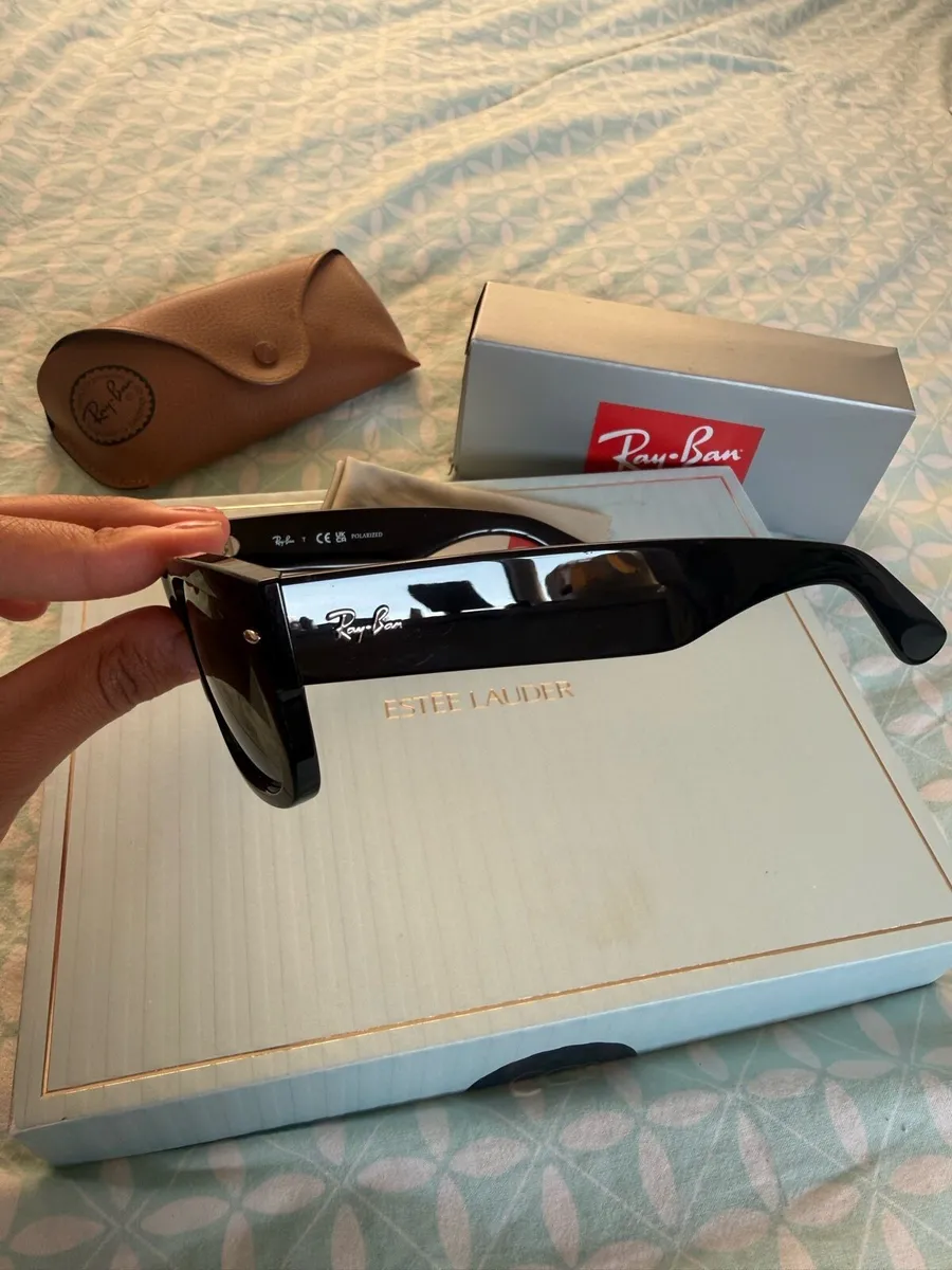Ray Ban Polorized Wayfarer Sunglasses - Image 3
