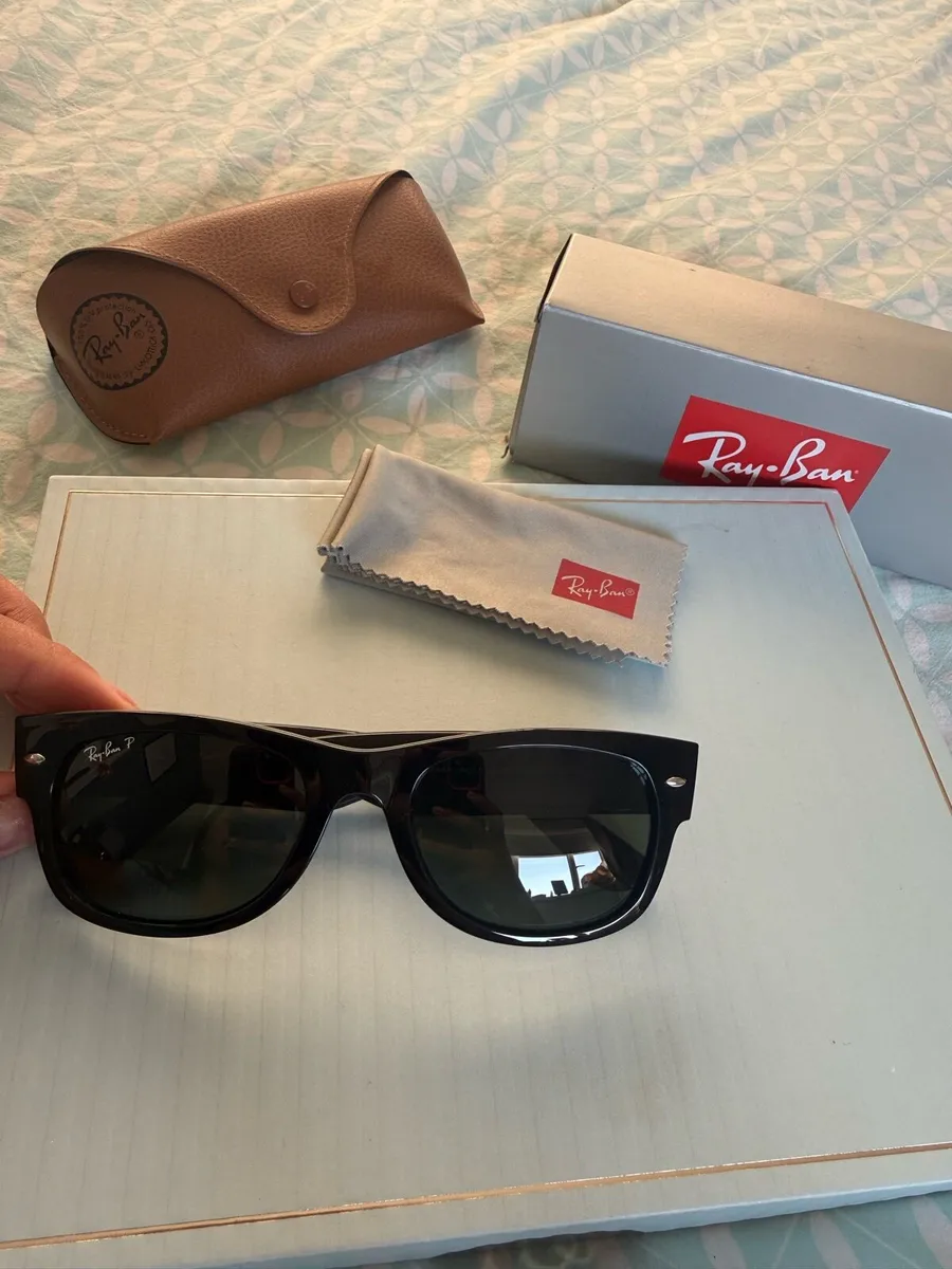 Ray Ban Polorized Wayfarer Sunglasses - Image 4
