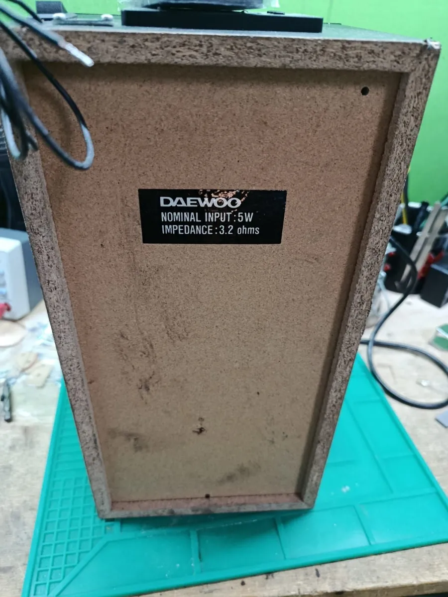 Bluetooth speaker and radio - Image 2