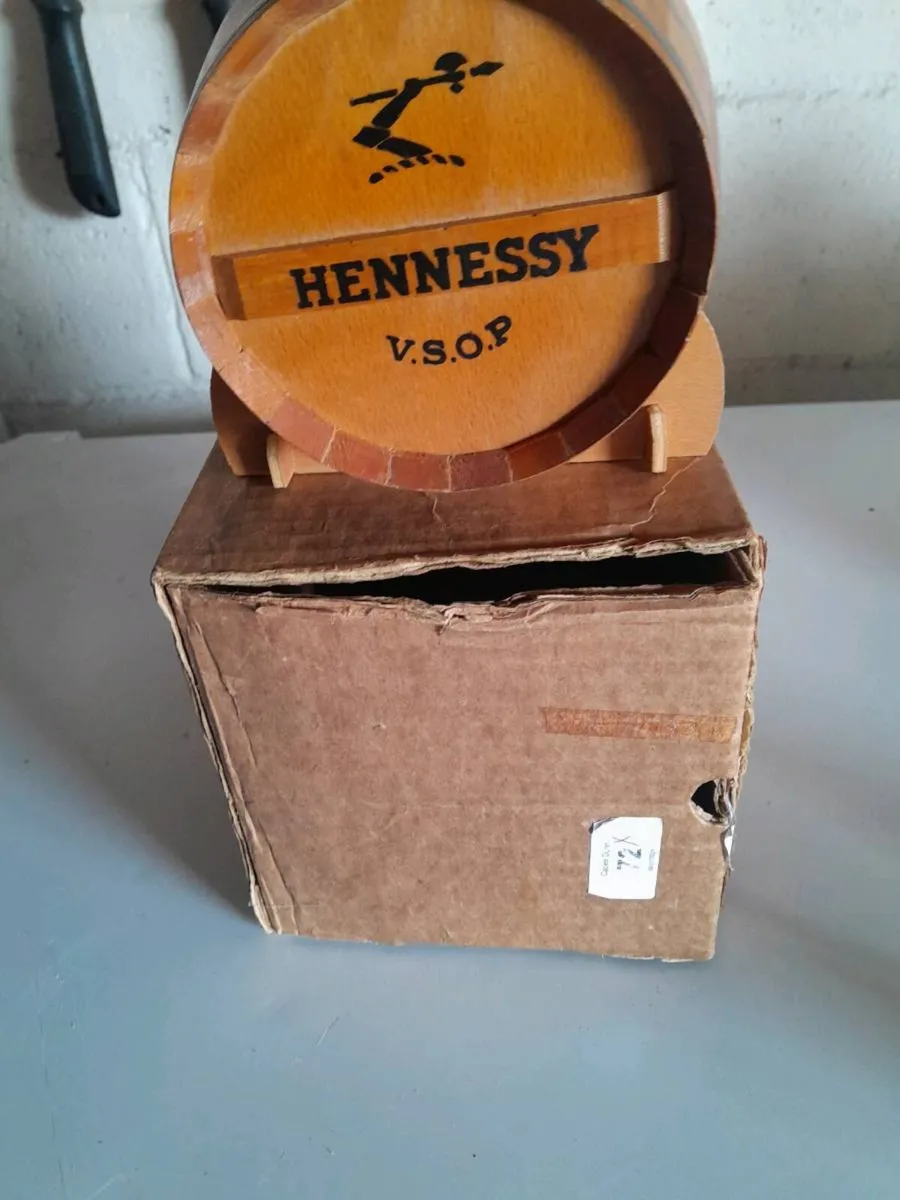 Vintage hennessy cognac  advertising barrel - Image 3