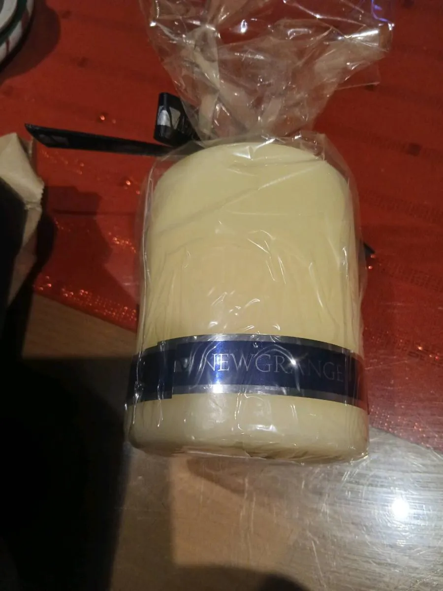 Two newgrange candles in presentation box new in p - Image 2