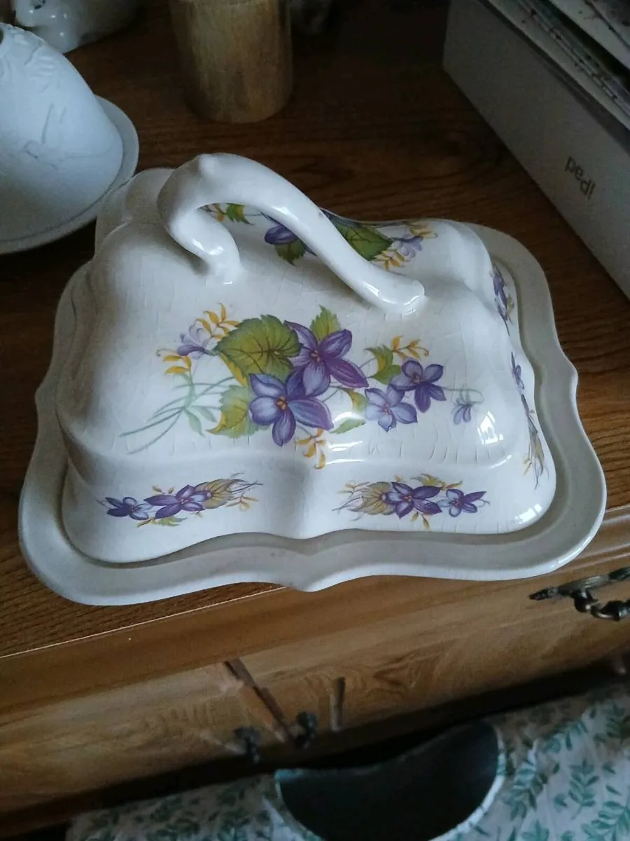 Ceramic vintage cheese dish Arthur Wood - Image 1