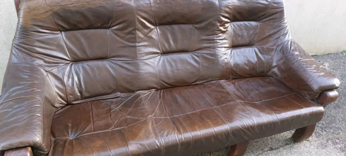 Three seater leather sofa. - Image 1