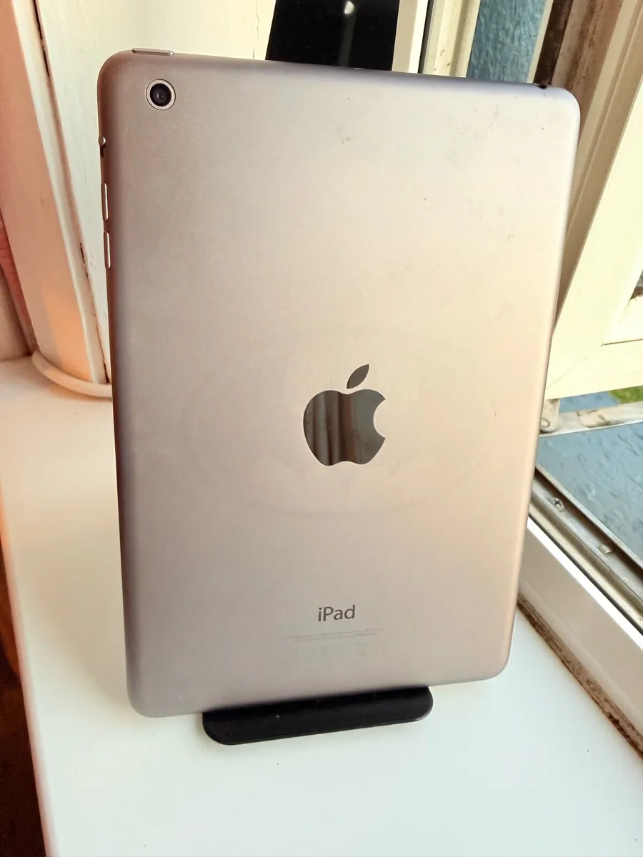 Apple iPad - Image 2