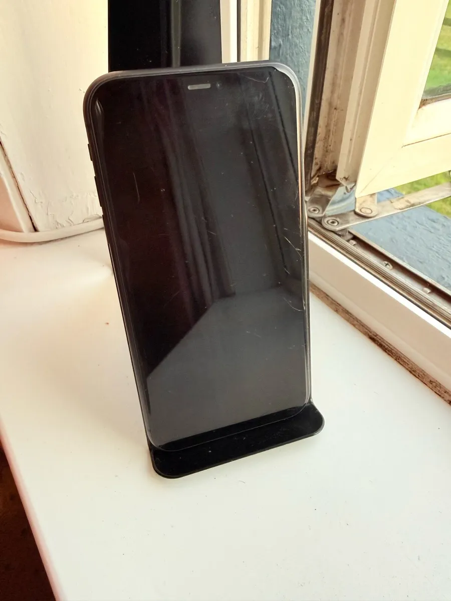 Apple iPhone 11 unlocked - Image 1
