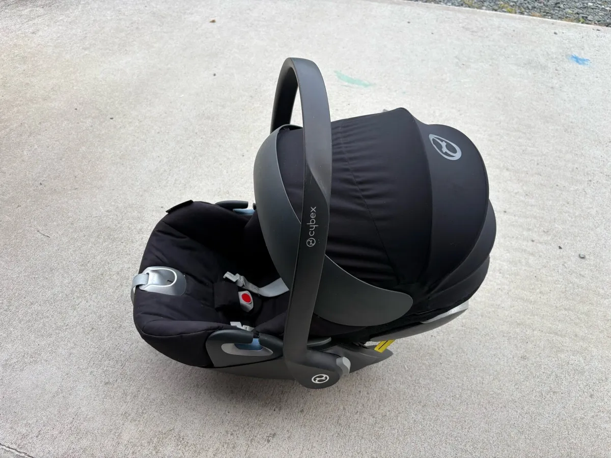 Cybex Cloud Z i-Size Baby Car Seat and Base - Image 2