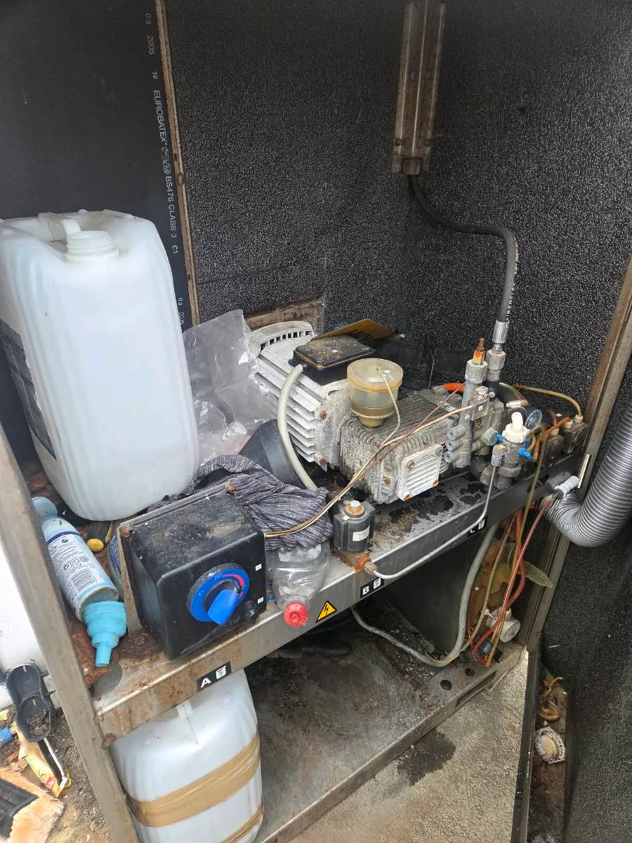 POWER WASHER NILFISK CABINET CAR WASH - Image 2