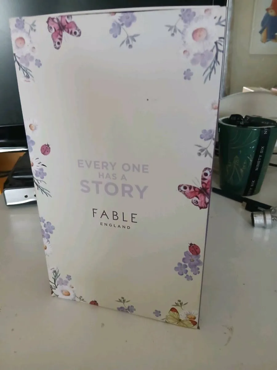 Fable boxed ladies scarf - Image 1