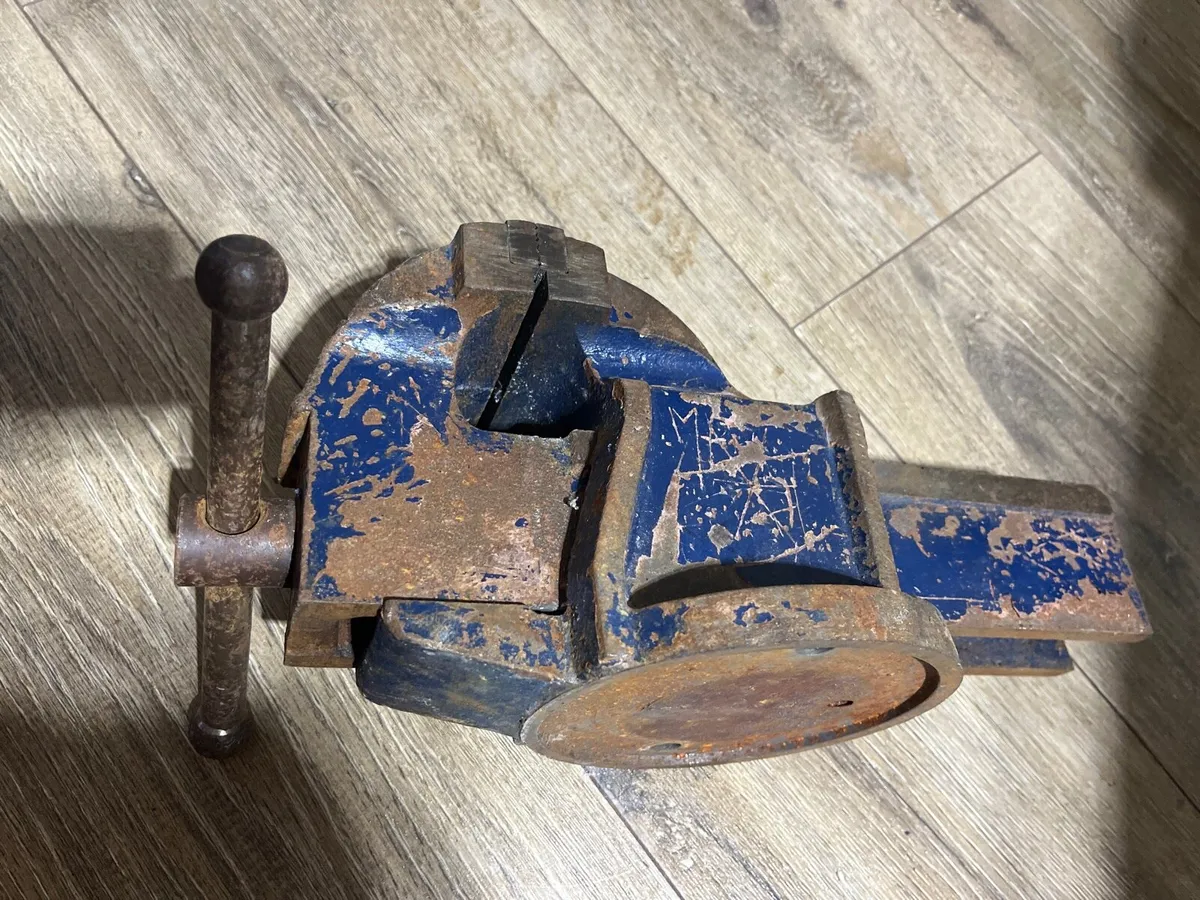 Heavy a vintage Record bench vice - Image 1