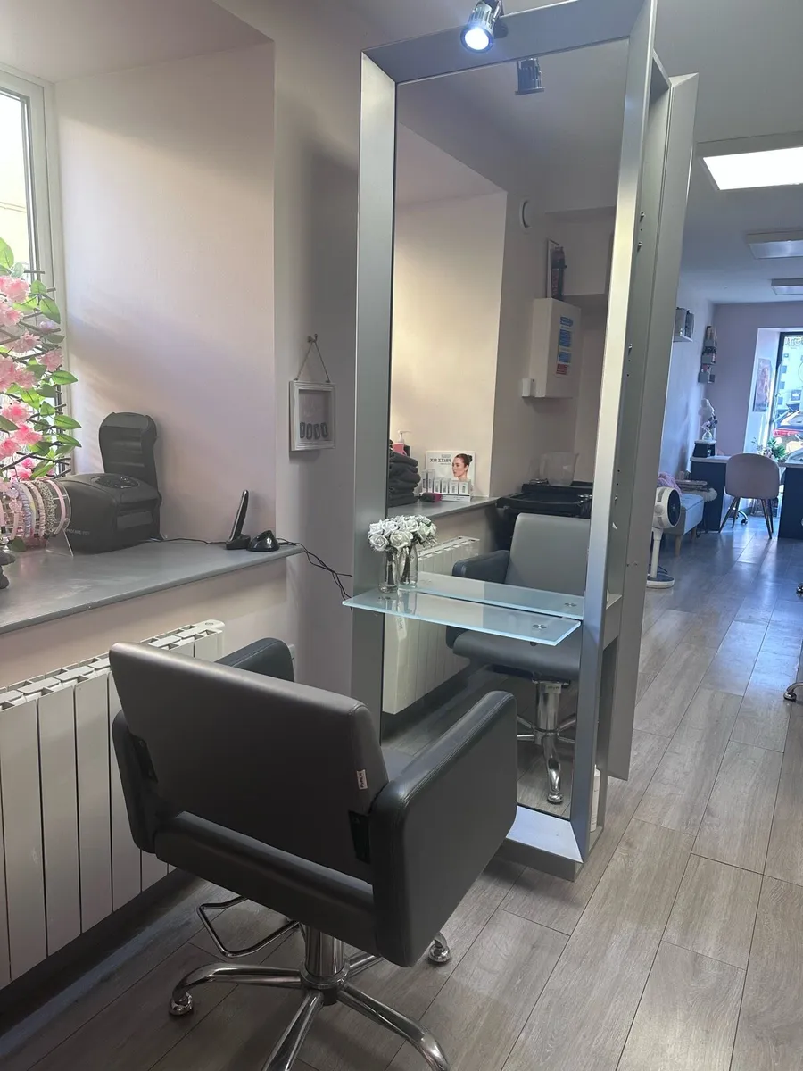 Salon station - Image 1