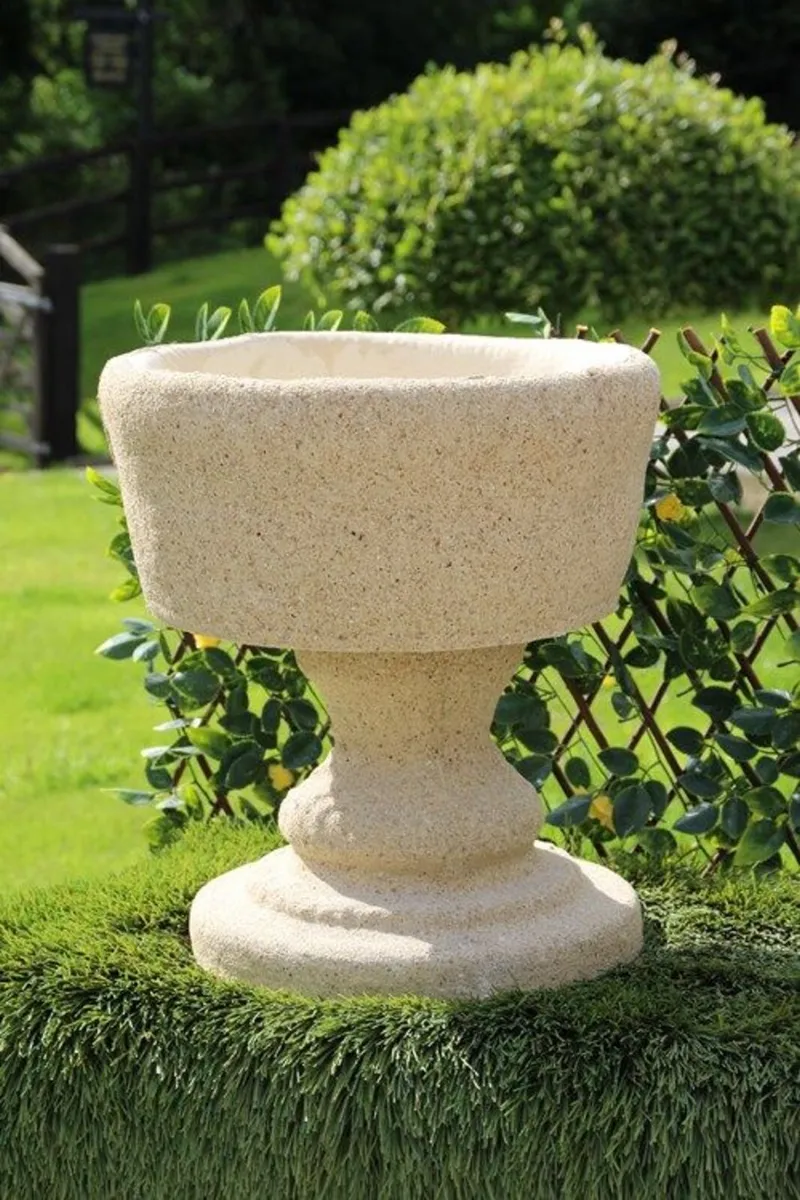 Reconstituted Sandstone flower pot - Image 1