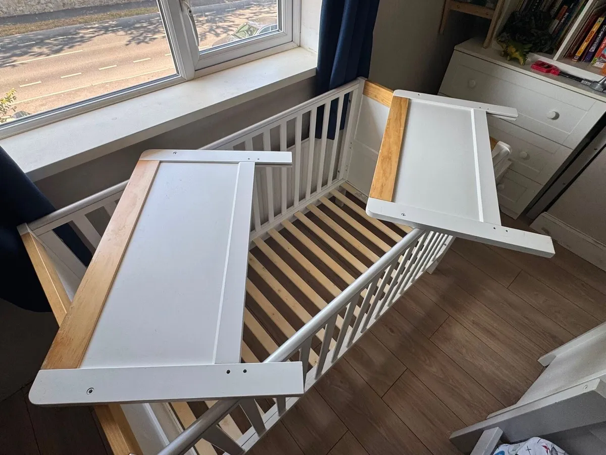 Cot bed - Image 1