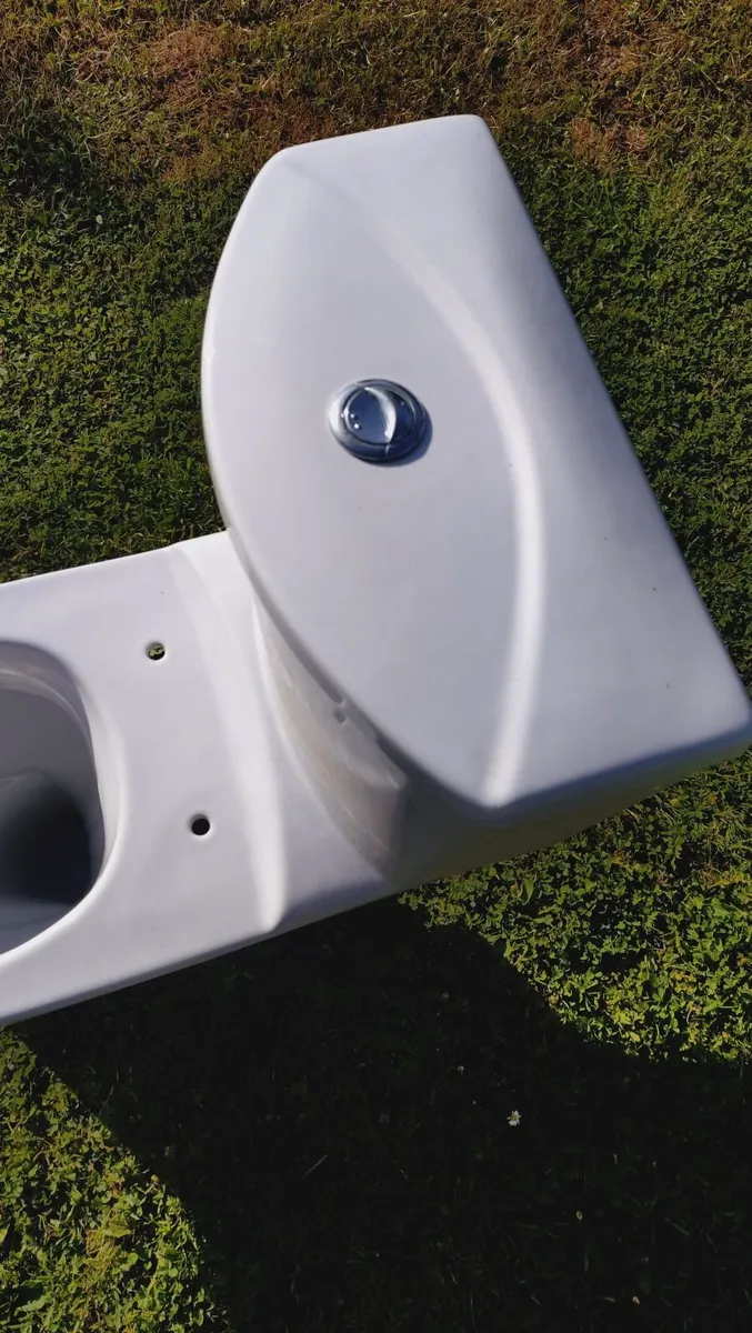 Toilet {dual flush} - Image 3