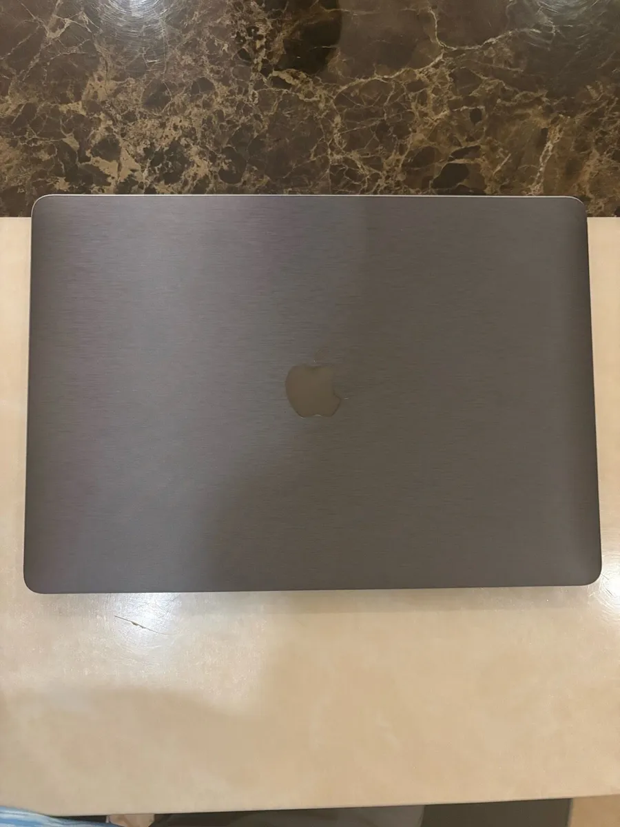 Mac book eir - Image 1