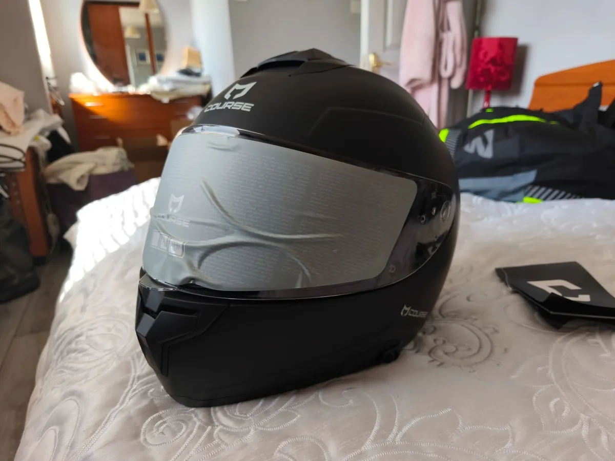 Motorbike helmet - Image 1