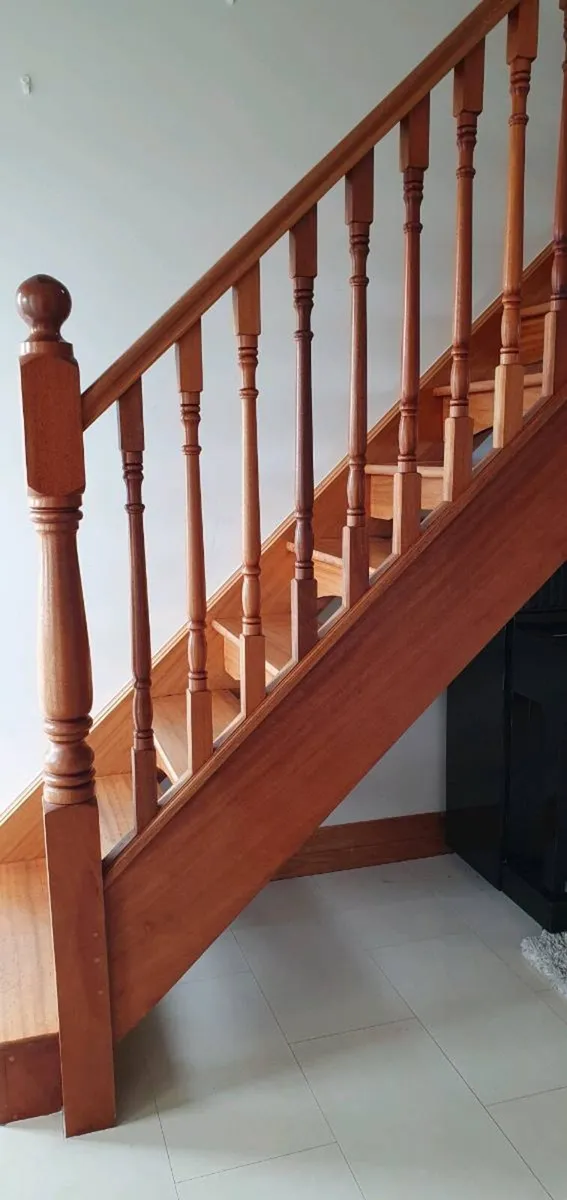 Mahogany open tread staircase - Image 3