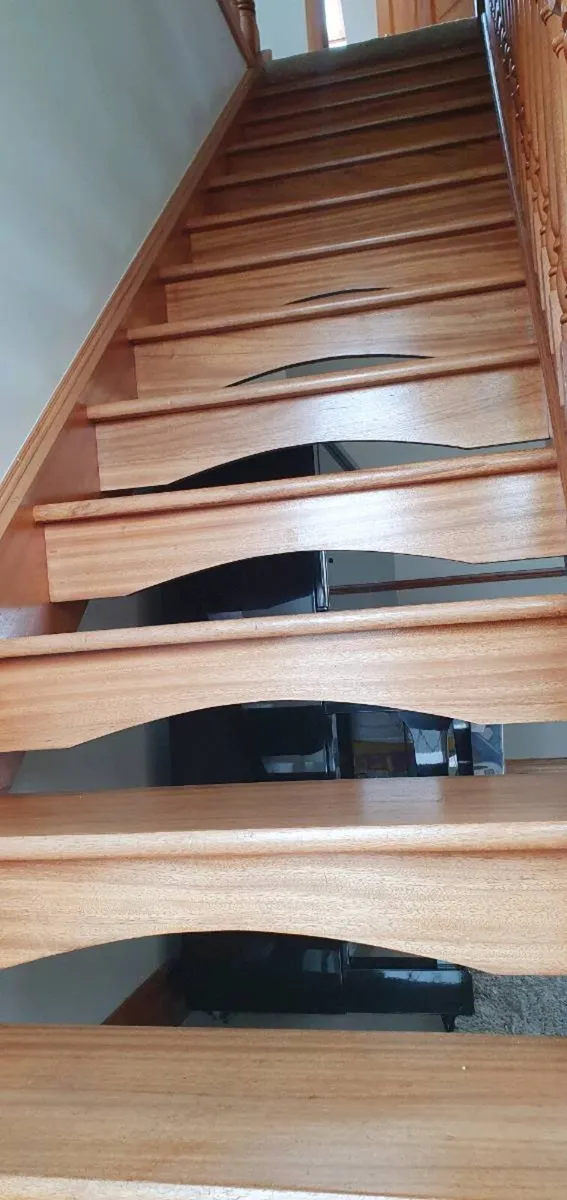 Mahogany open tread staircase - Image 4