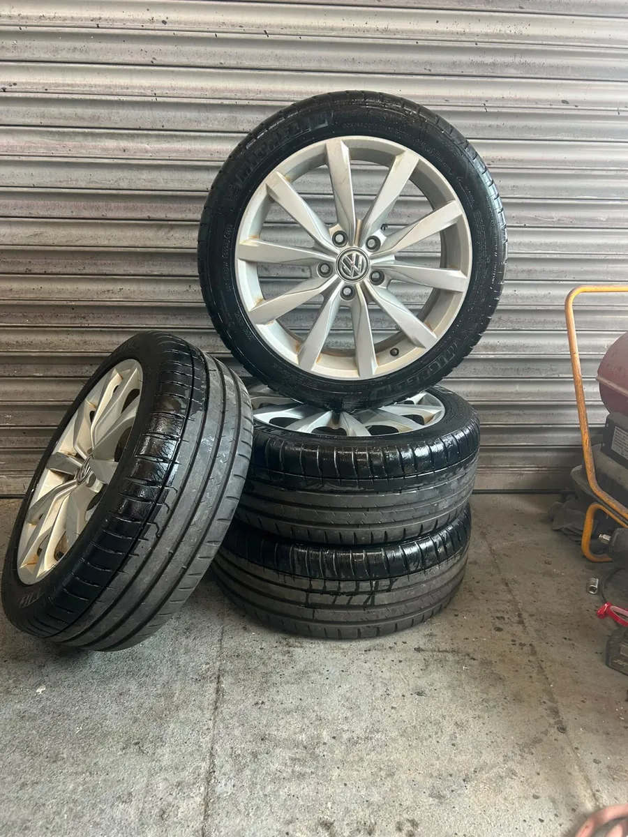 Volkswagen Golf Highline Alloys 17” - Image 1