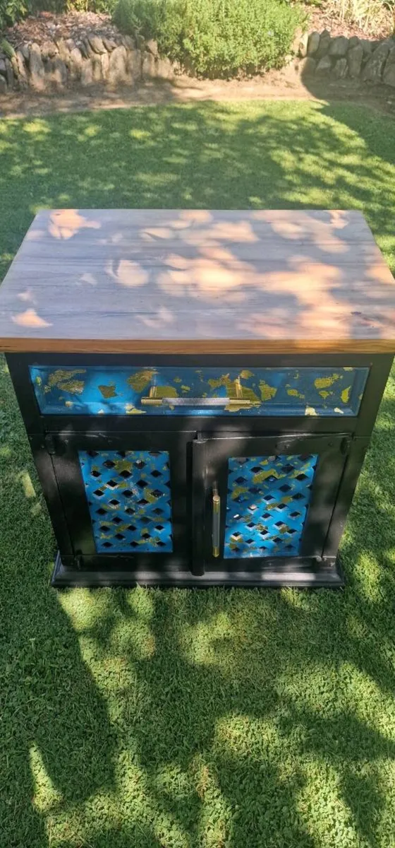 Cabinet - Image 1