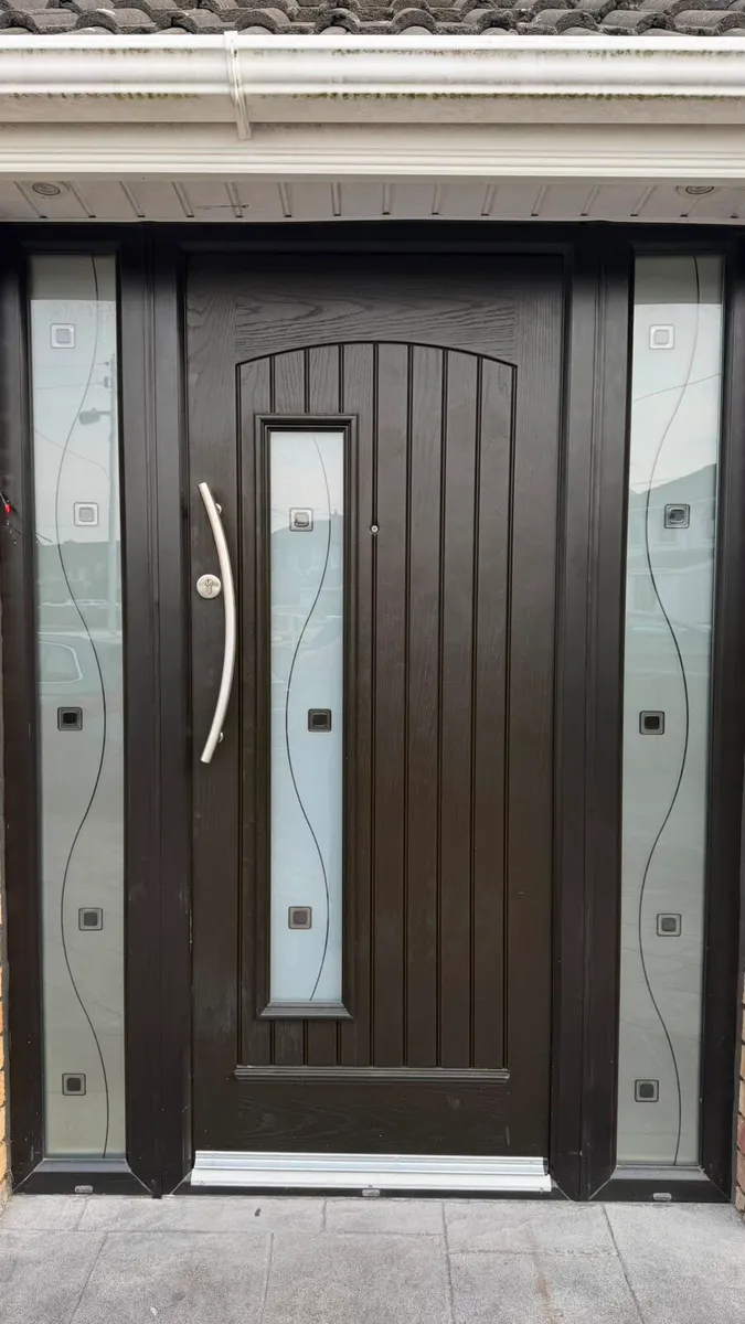 Front door - Image 2
