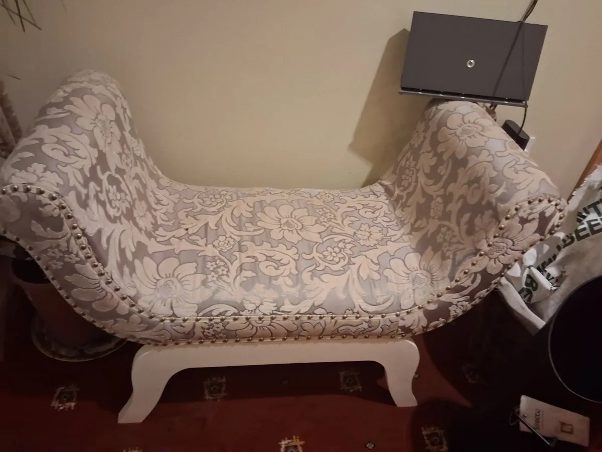Ottoman seat cream and coffee
