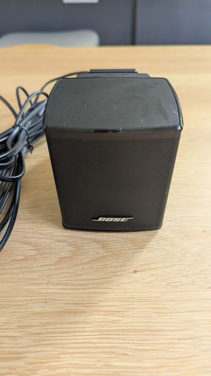 Bose Smart Soundbar 700 with 2 surround speakers - Image 4
