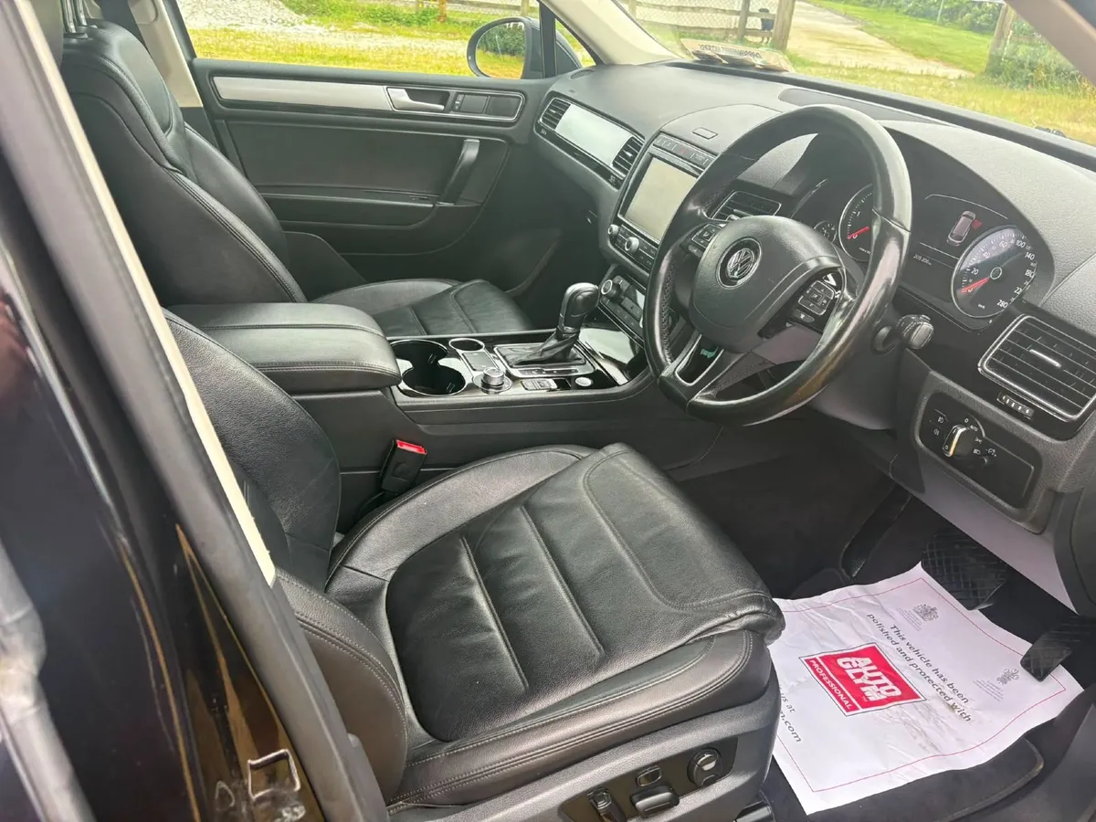 Volkswagen Touareg 2018 - Image 2