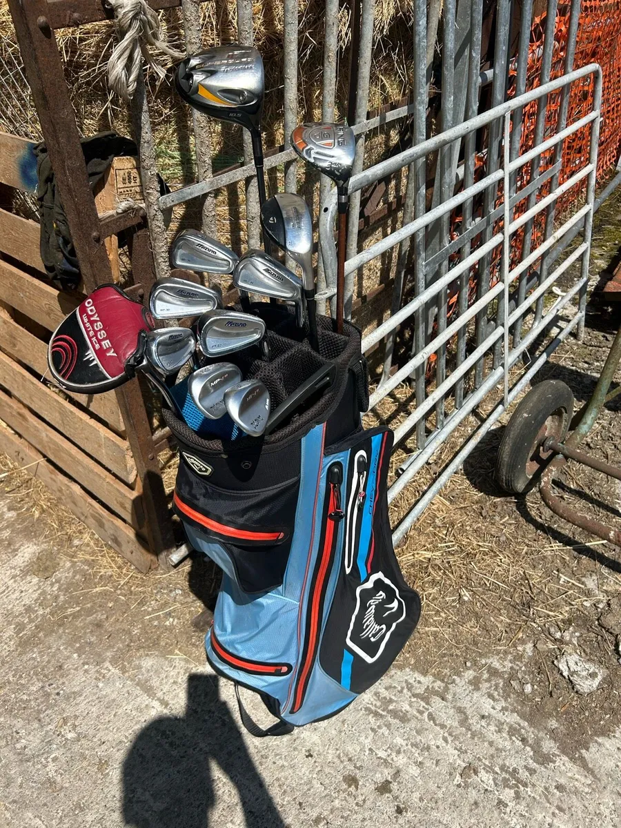 Golf clubs and bag - Image 1