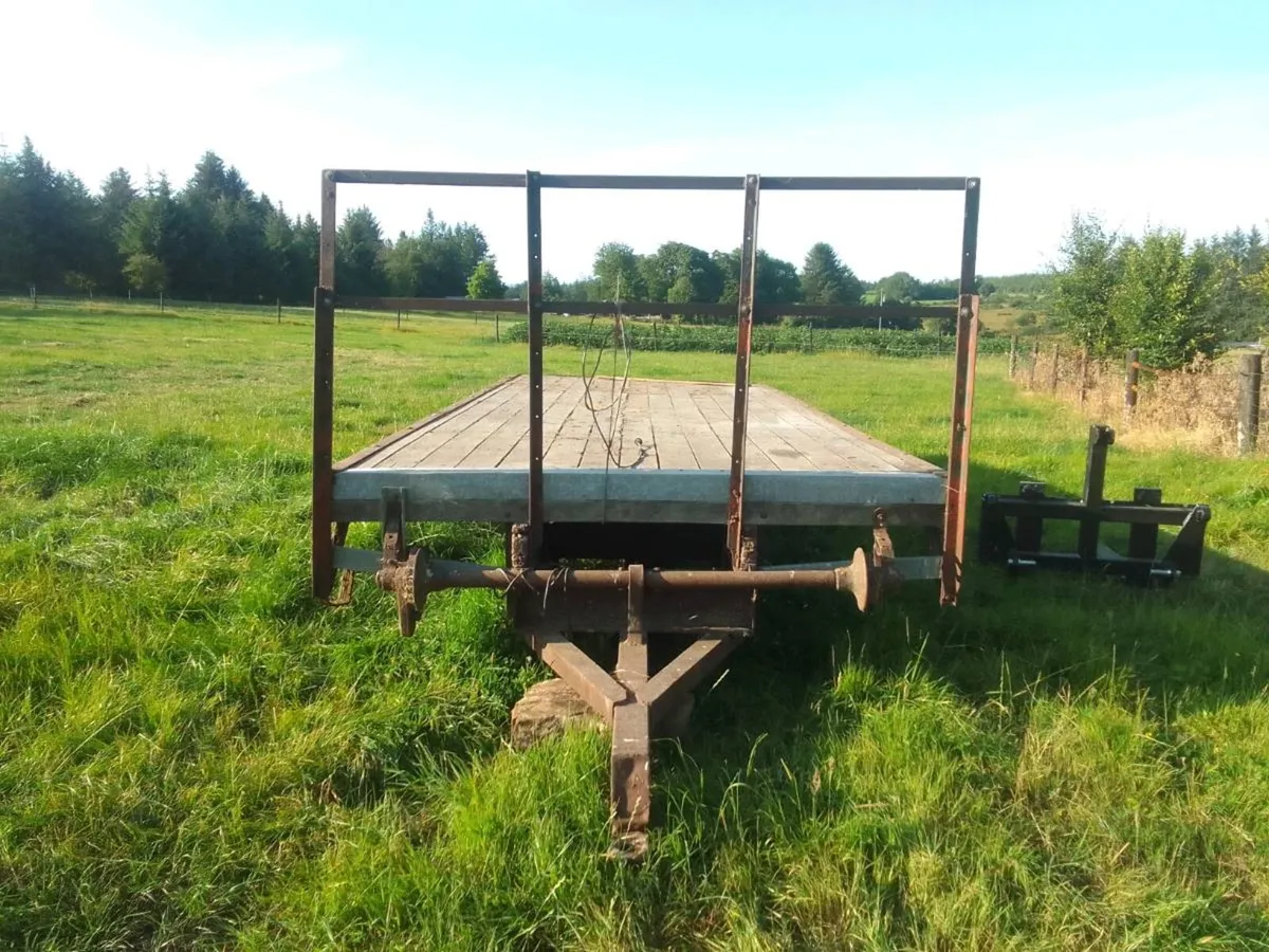Bale trailer - Image 1