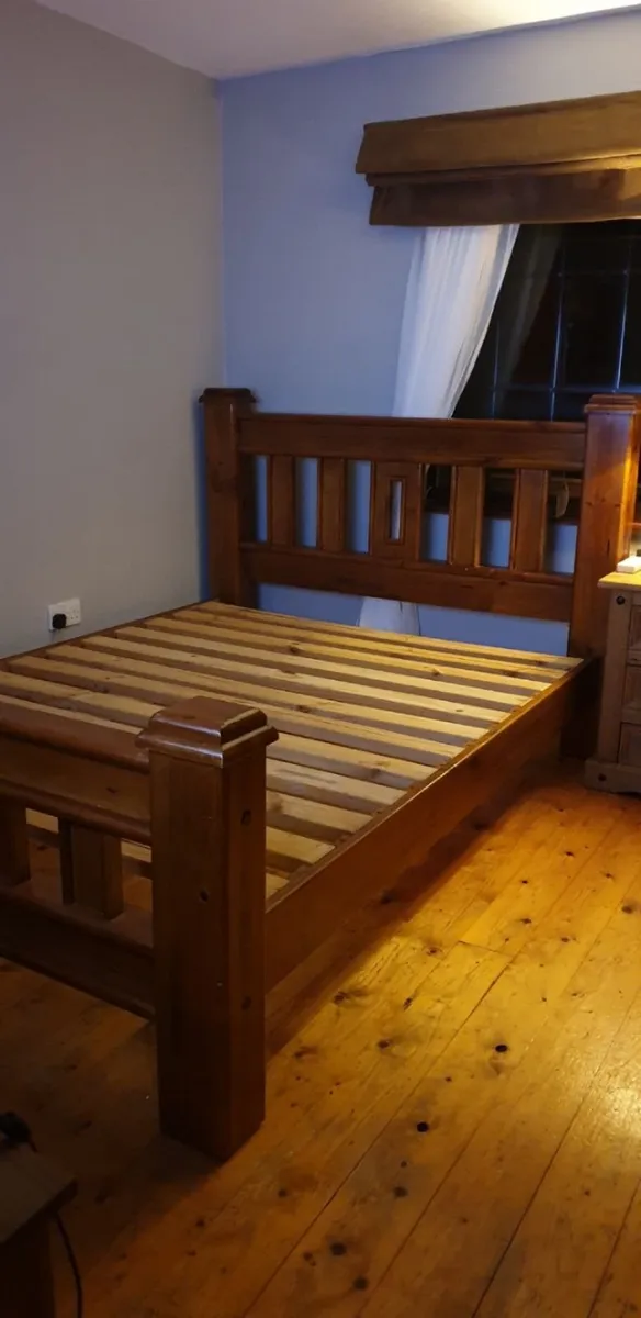 Chunky king size bed frame - Image 1
