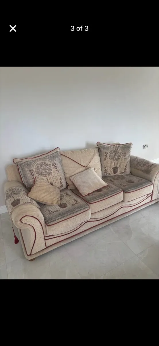 3 piece sofa suite - excellent condition - Image 1
