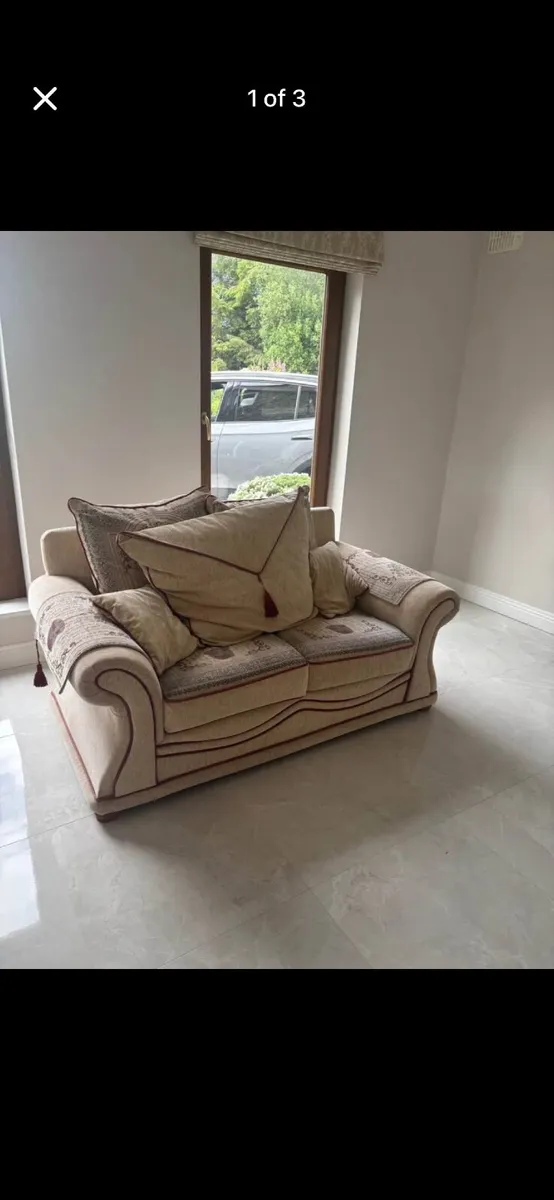 3 piece sofa suite - excellent condition - Image 2