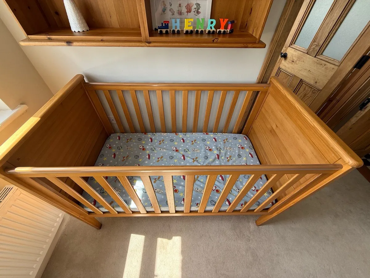 Mamas & Papas Solid Wood Cot – Excellent Condition - Image 2