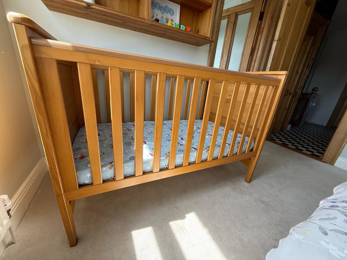 Mamas & Papas Solid Wood Cot – Excellent Condition - Image 3
