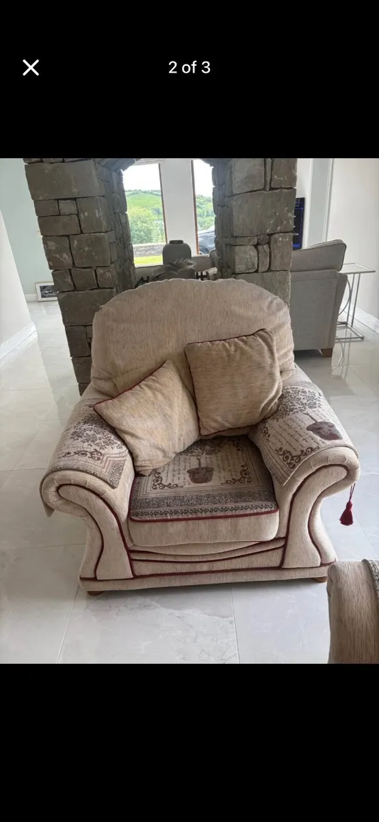 3 piece sofa suite - excellent condition - Image 3