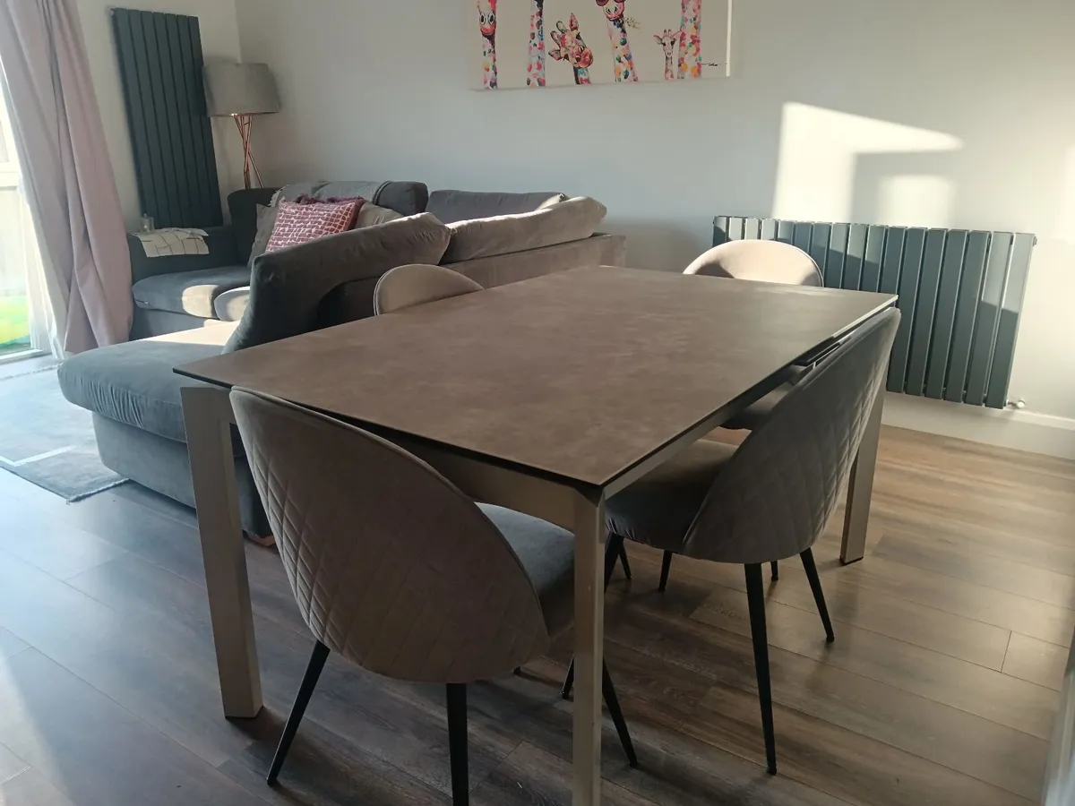 Modern Extendable Dining Table – Seats 6–8 - Image 3