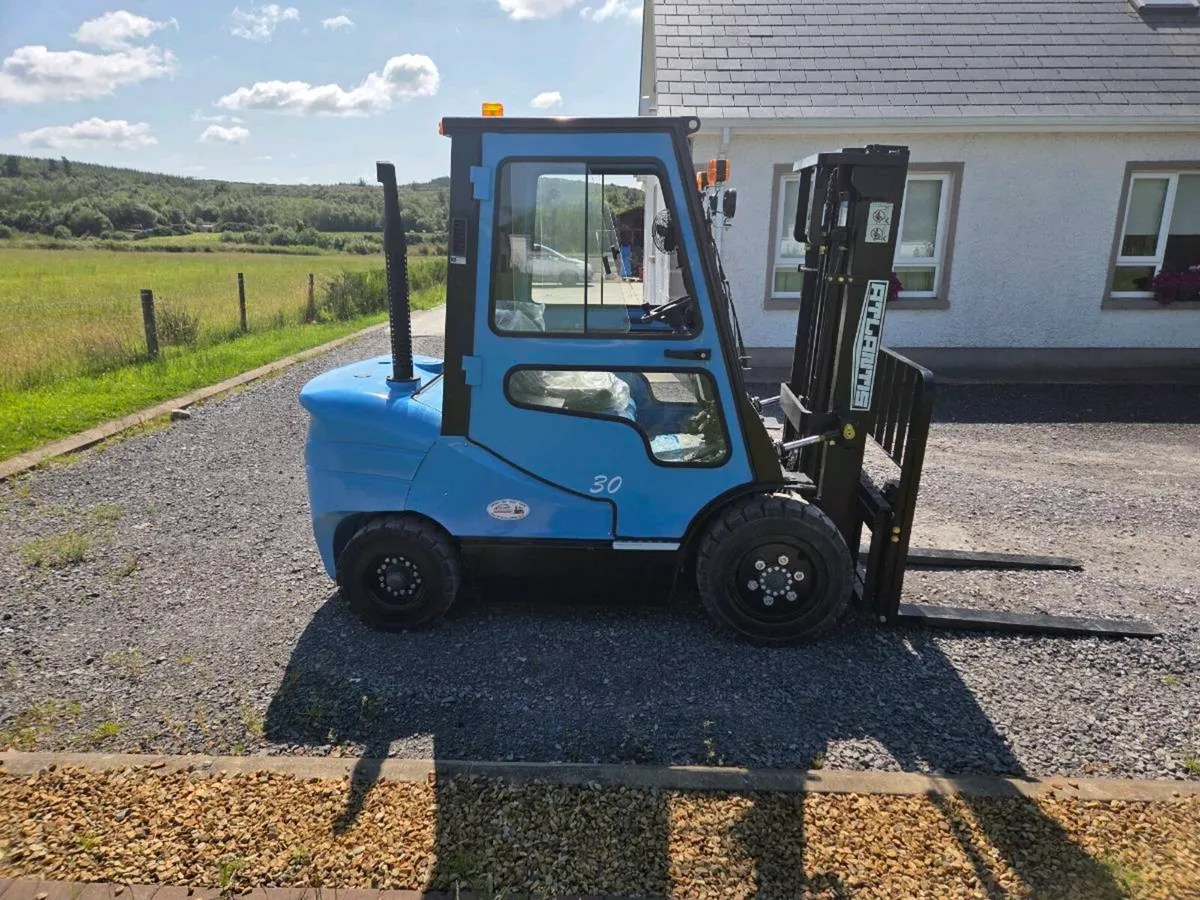 Forklift - Image 3