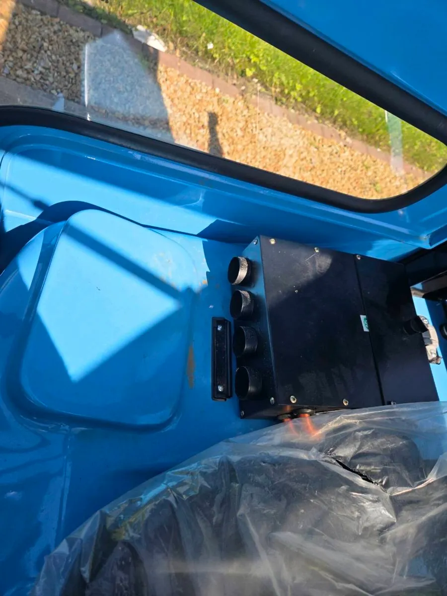 Forklift - Image 4