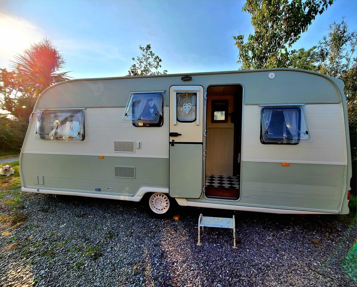 Vintage Caravan - Image 2