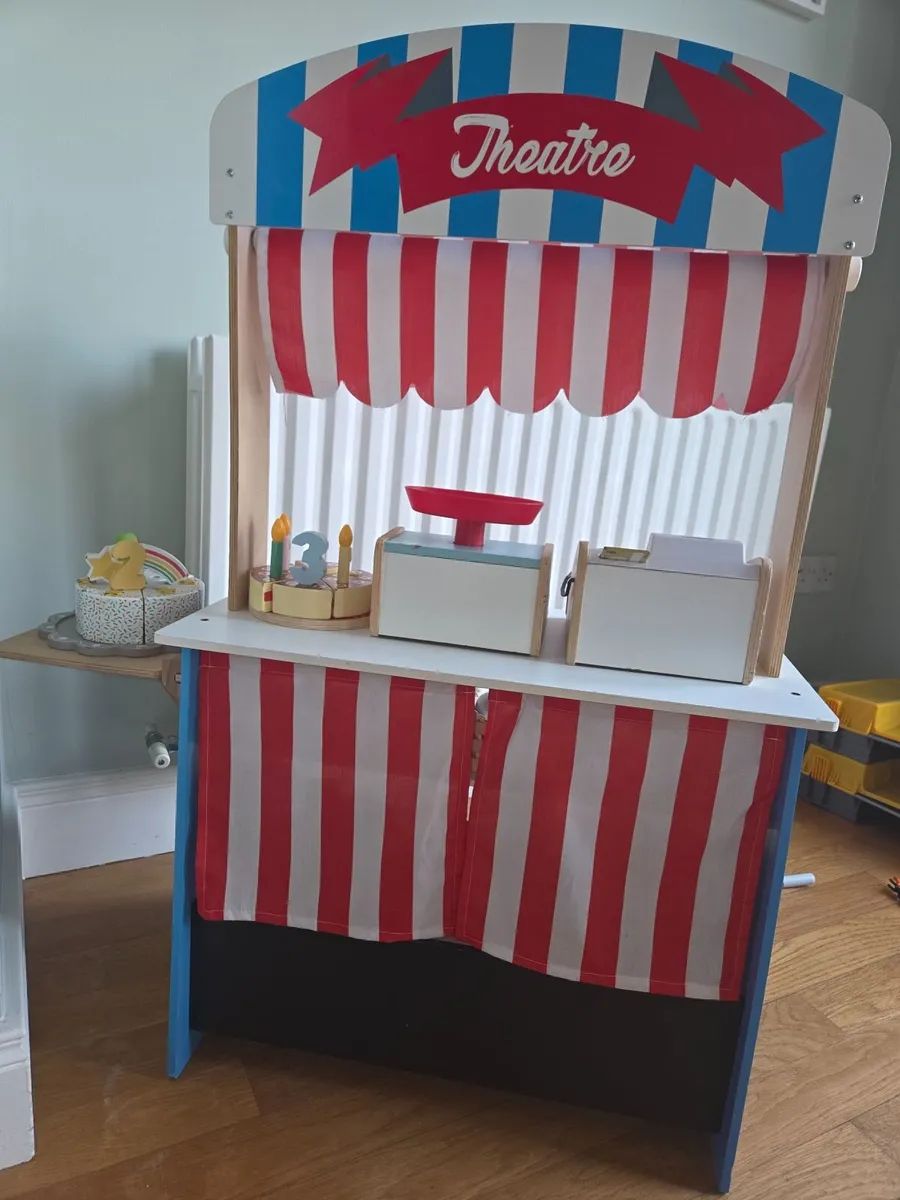 Kids wooden market stall/theatre - Image 1