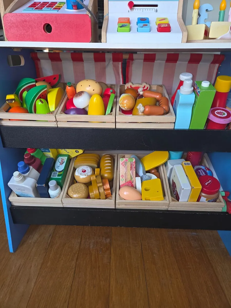 Kids wooden market stall/theatre - Image 4