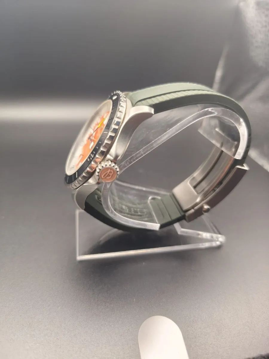 Breitling Superocean Kelly Slater - Image 3