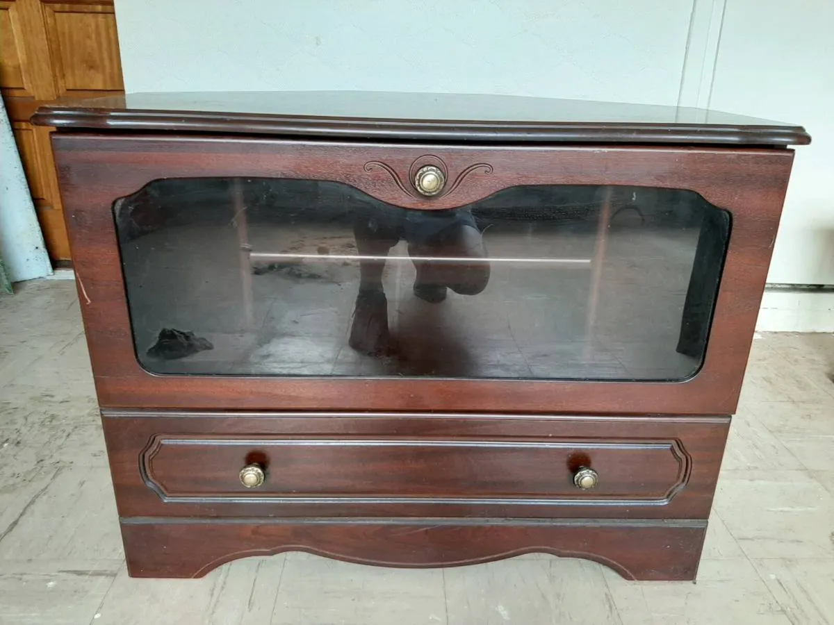 TV Unit - Image 1