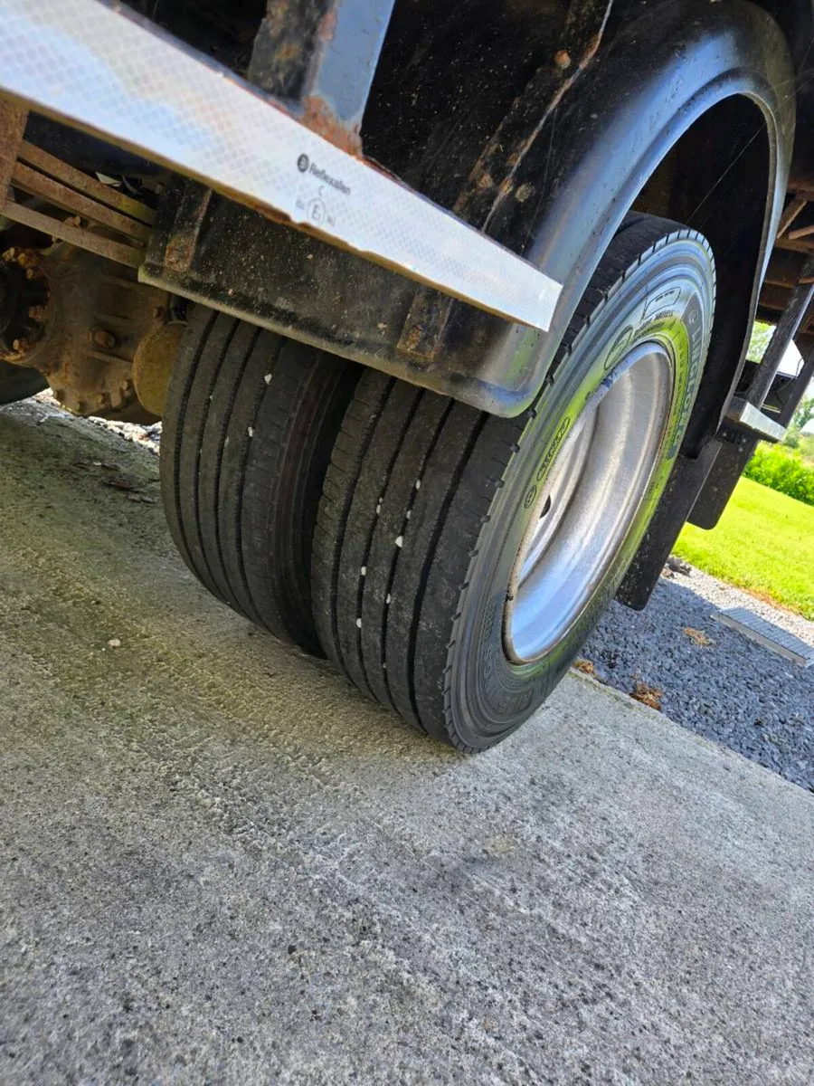 Mercedes truck - Image 4