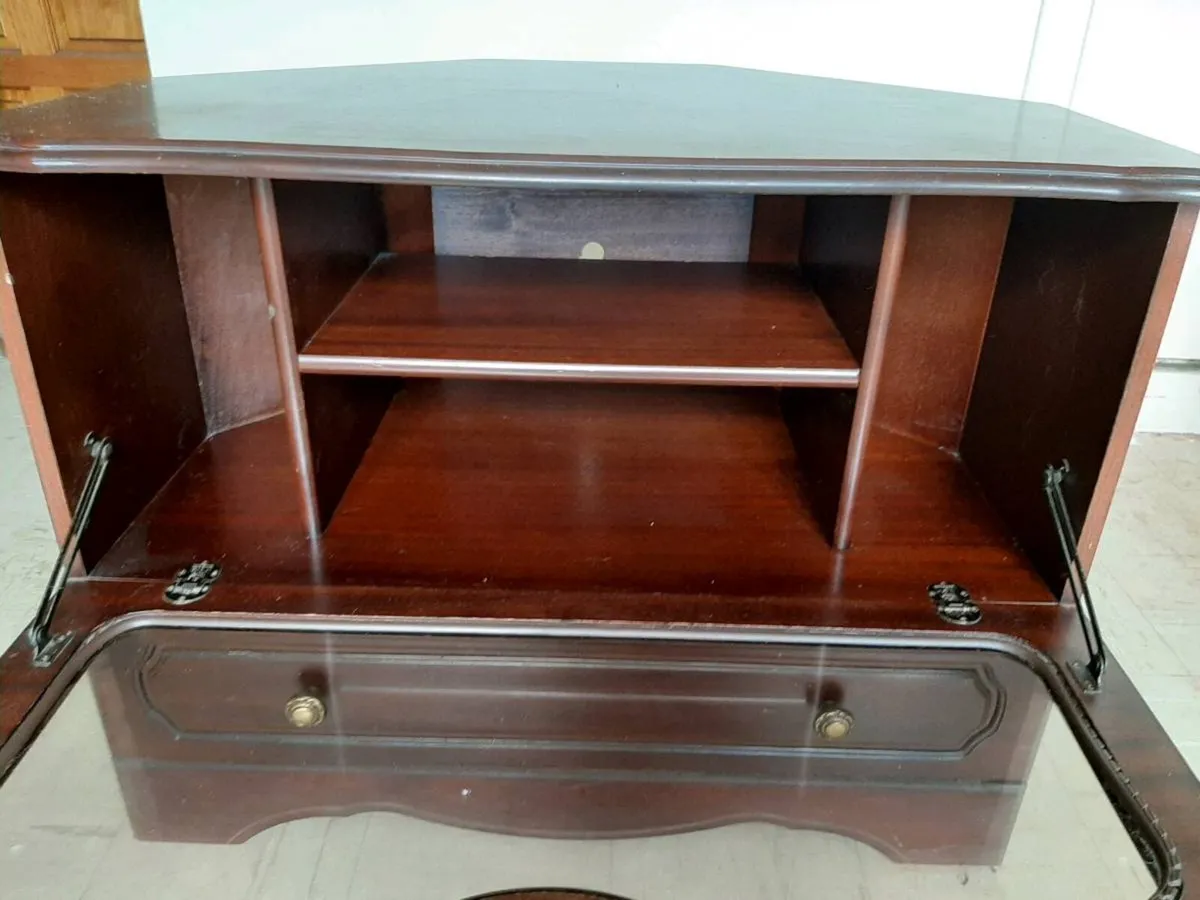 TV Unit - Image 2