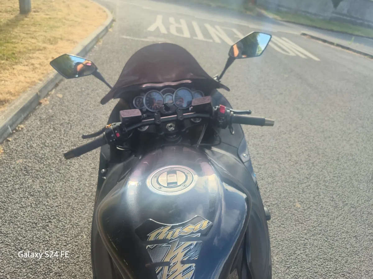 Suzuki  GSX1300R HAYABUSA - Image 2
